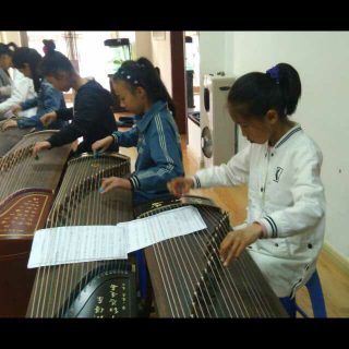 京京古筝班同学排练
