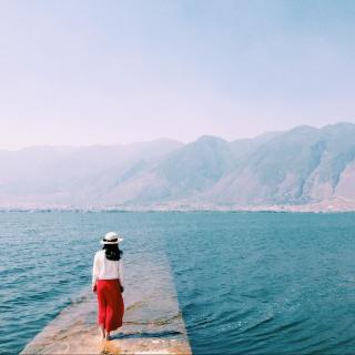 面朝大海，春暖花开。