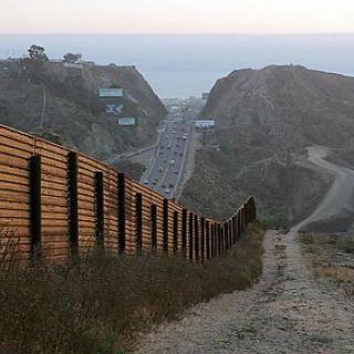 驻下英语Level 3 / Make a run for the border