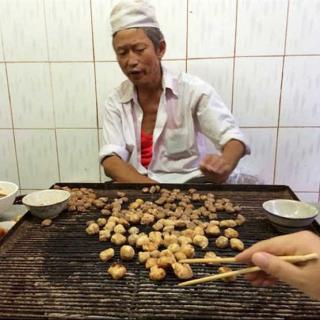 《舌尖上的中国》拍摄过他的豆腐，可他的命运依旧无比坎坷