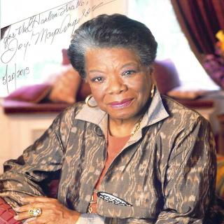 被载入美国历史的女性-Maya Angelou