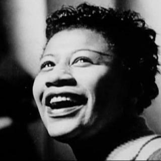 《 Reaching For the Moon》Ella Fitzgerald 