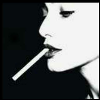 吸烟的女孩不一定是坏女孩，做自己的女孩最漂亮