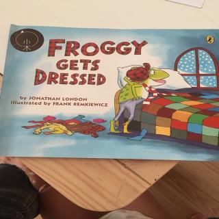 Froggy Gets Dressed（英文版）
