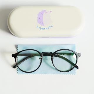 眼镜盒里附赠的眼镜布可不是用来擦眼镜的