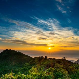 《七律.登庐山》