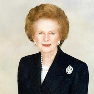 在她面前，英国首相梅姨永远只能认老二 .