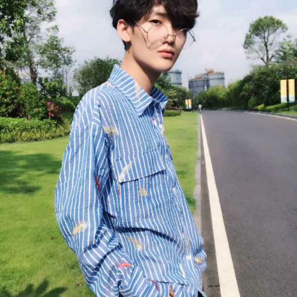 喜欢的点个赞(≥▽≤)/ 谢谢支持么么哒  封面:——快手许杨君