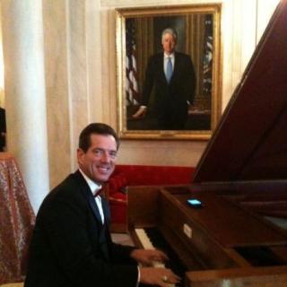白宫钢琴师演奏的《罗密欧与朱丽叶》总统的音乐享受