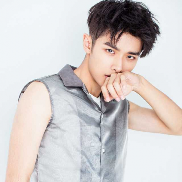 内地男演员～赵弈钦