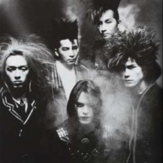 『82.99FM』与X-JAPAN齐名的视觉系摇滚乐