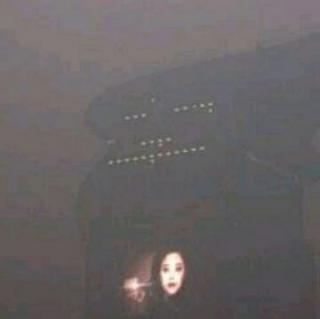 大雾中的女人