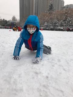 尤逸舟《小雪花的家》