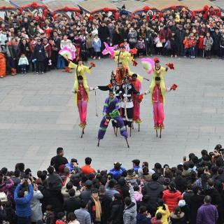 《双语新闻》：春节期间中国共接待游客３．８６亿人次