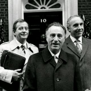 Yes,Prime.Minister.S01E05