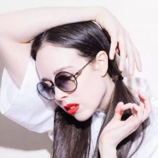 音乐牧羊人|Allie X与黑墨镜