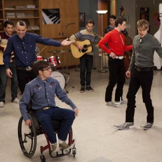 Bamboleo & Hero - 欢乐合唱团.Glee.S03E12