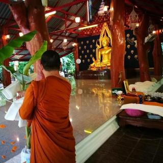 泰国圣僧都是“神迹控”