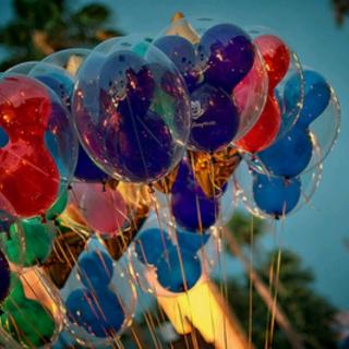 睡前小问号❓氢气球为什么会飞上天？