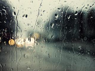 【美文朗读】一个人的雨天