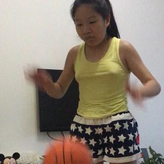 优优：拍篮球🏀