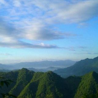 今日诵读《在山的那边》