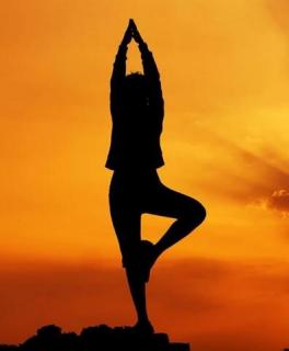 瑜伽体位法是一种稳定、舒适的姿势