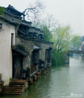 多情自古江南雨