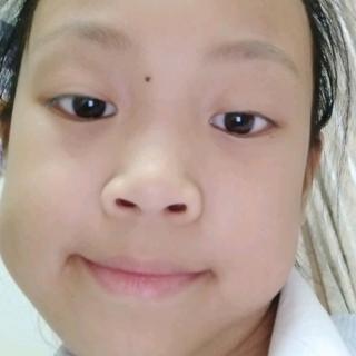 41号周佳欣读《铺满金色巴掌的水泥道》