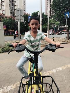 米小圈上学记瞧这一家人,我要学游泳