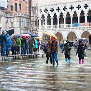 Three-quarters of Venice flooded by exceptional high tide