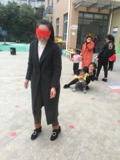 【华茂幼儿园园长妈妈讲故事】《石头汤》