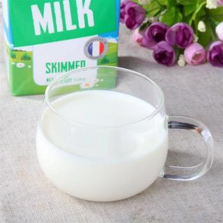 脱脂牛奶和全脂牛奶在营养上有什么不同？