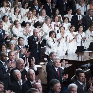 为什么女性要穿白色--政治时装的历史