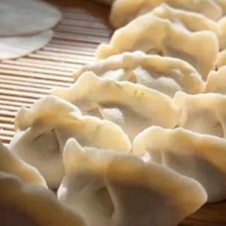 妈包的饺子   作者：中庸大道    制作：秋水