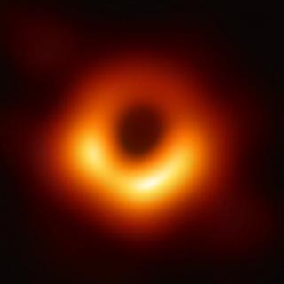 人类首次窥探到黑洞真容，爱因斯坦叕对了