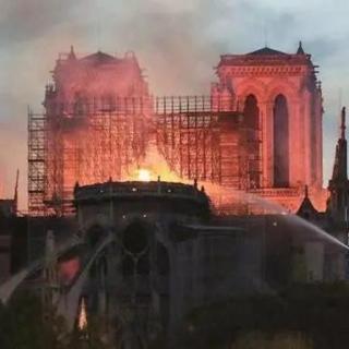 巴黎圣母院大火：人生苦短，别留遗憾