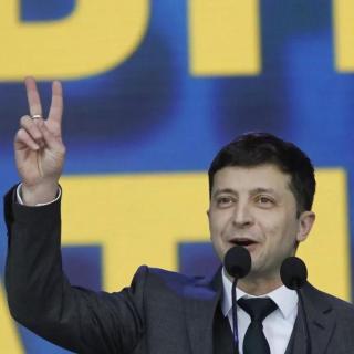 国际头条 | 泽连斯基胜选：一个乌克兰喜剧演员如何从演总统走向做