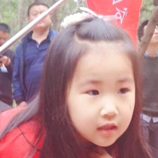 中A班张嘉妮《小兔子学本领》