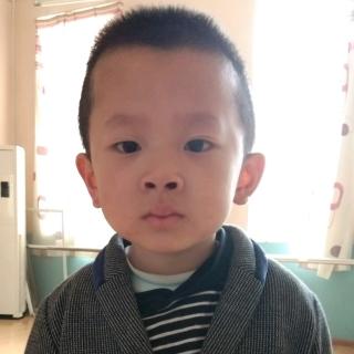 迪尔贝贝幼儿园中三班小小气象员——赫程霖