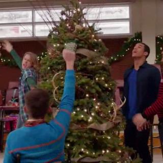 Rockin' Around the Christmas Tree - 欢乐合唱团.Glee.S05E08