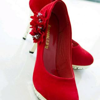 《红鞋子》
