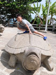 臭屁虫、月亮的红飘带 董冠圻