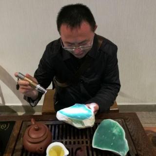 富三哥缅甸淘翠系列之瓦城病危得救助，小毛头赌石眼力惊人（中）