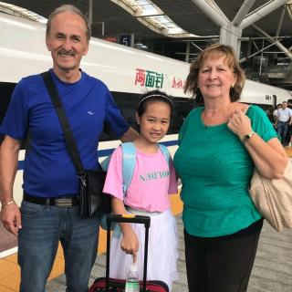 齐齐陪同美国接待家庭在中国度假