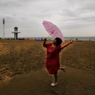 《听雨》作者：阿紫。诵读：朝阳旭日。