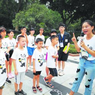 《双语新闻》63名“熊猫小记者”开启全球文化交流之旅