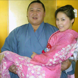 为什么日本的女人都争嫁相扑手涨姿势了