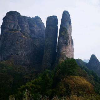 《读山》作者：张腾蛟 改编：左旗 朗诵：阳光