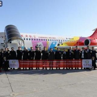 《双语新闻》中国国产ARJ21飞机首条国际航线成功开通